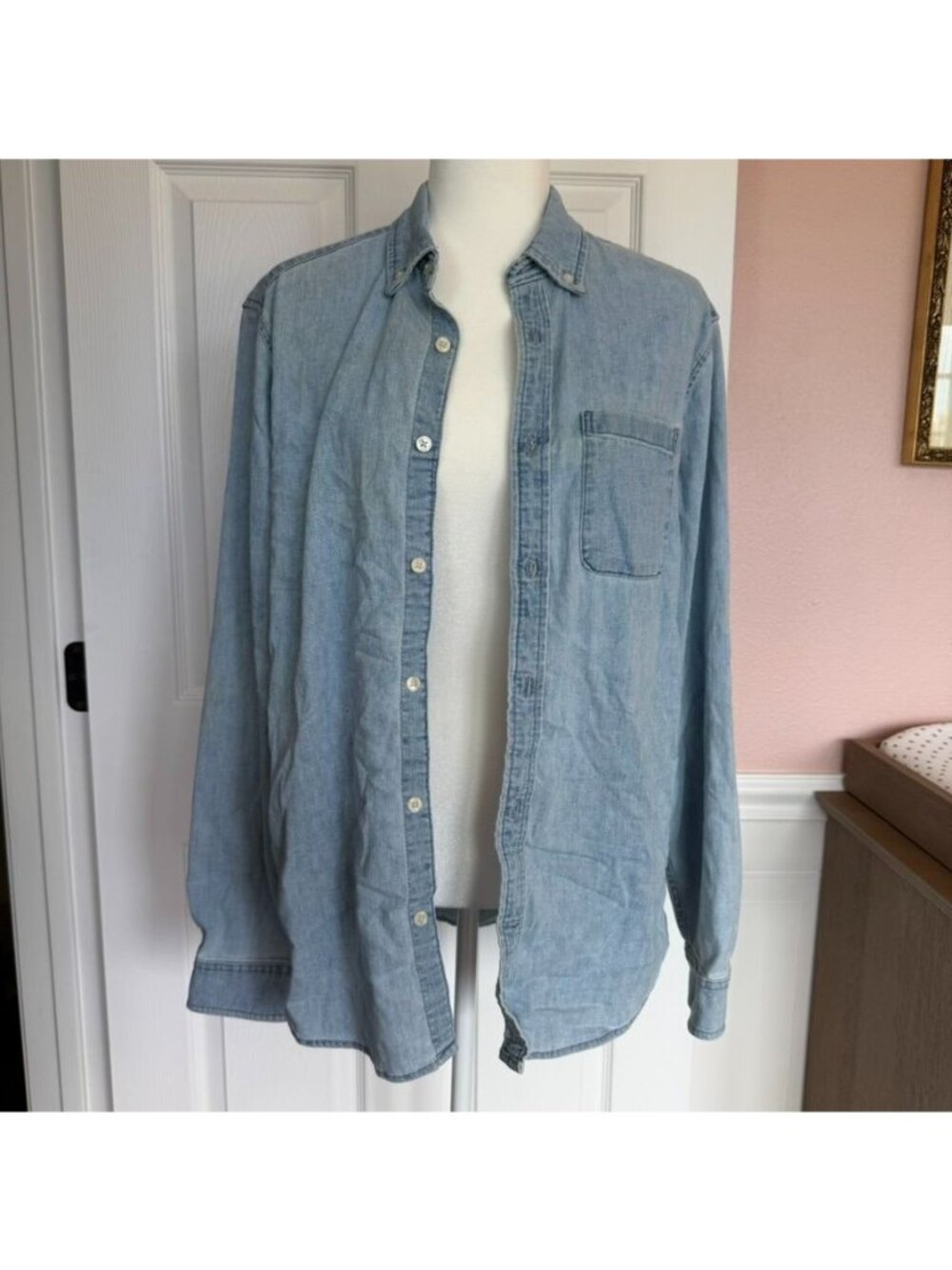 GAP Classic Cotton Blend Light Blue Denim Button Front Shirt Size Medium
